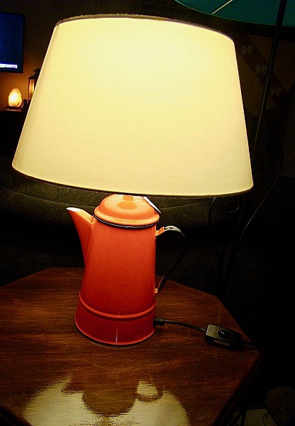 Lamp Cafeti&egrave;re r&ouml;d, antik, emaljerad pl&aring;t