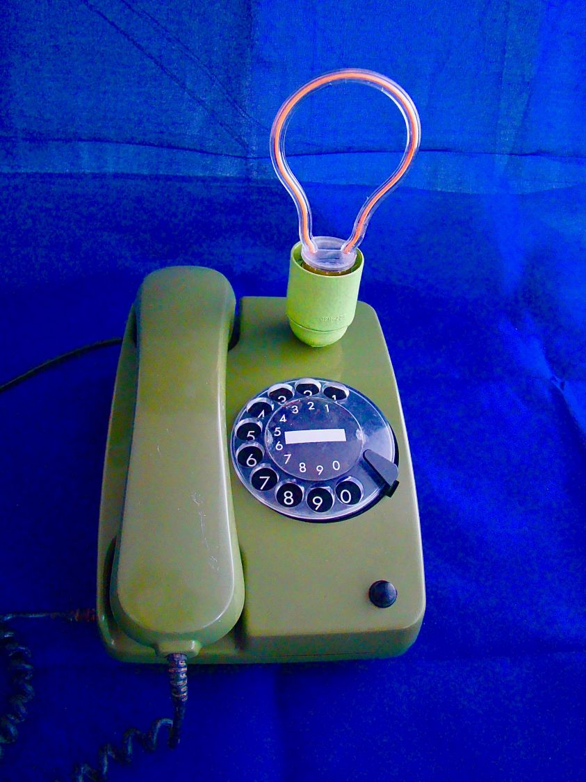 Telefonlampa i 80-talsstil Herr Kommissar 