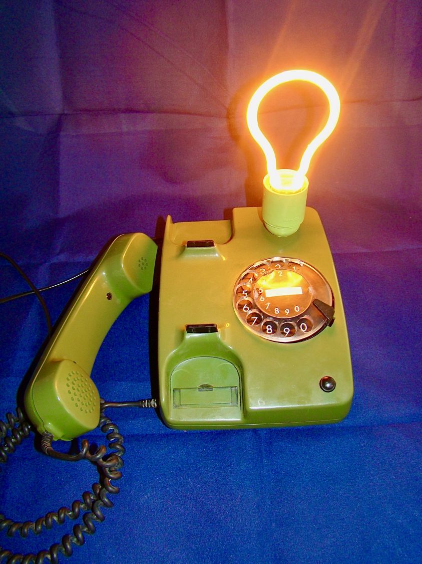 Telefonlampa i 80-talsstil Herr Kommissar 