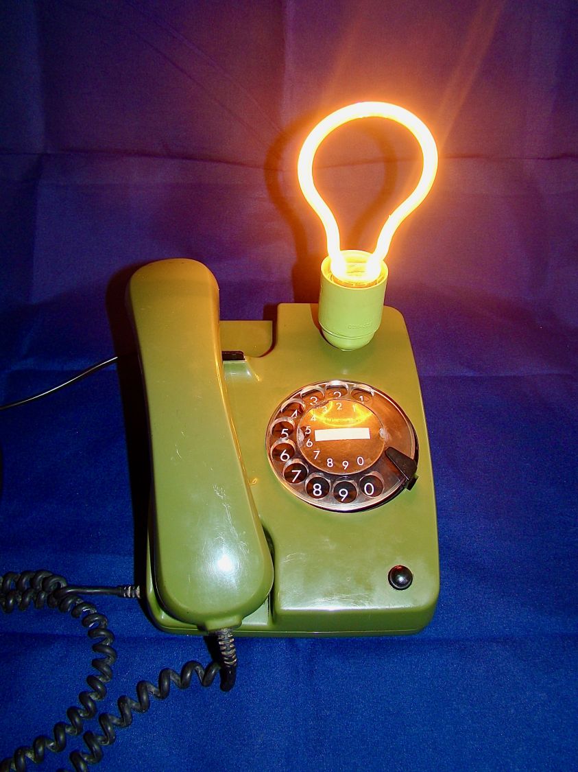 Telefonlampa i 80-talsstil Herr Kommissar 