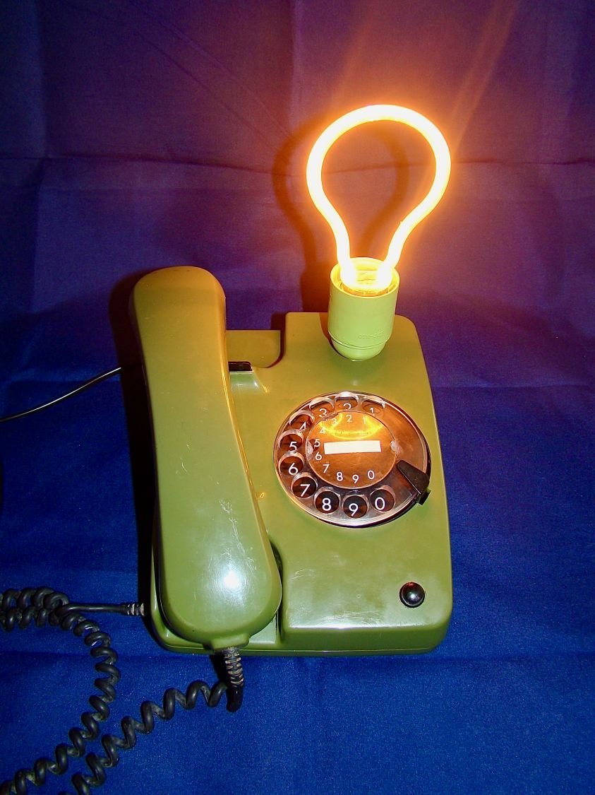 Telefonlampa i 80-talsstil Herr Kommissar 