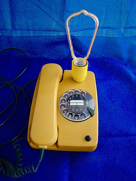 Telefonlampa i 80-talsstil Colonel Mustard !