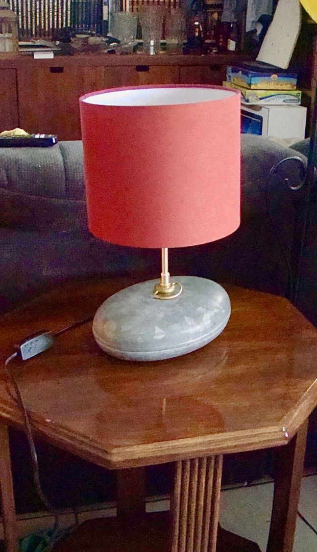 Upcycling av en liten lampa med varmvattenflaska