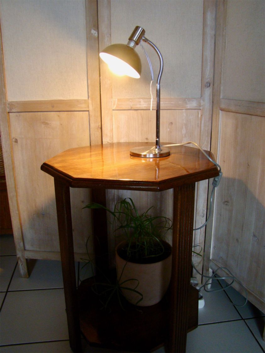 Liten skrivbordslampa till minipris