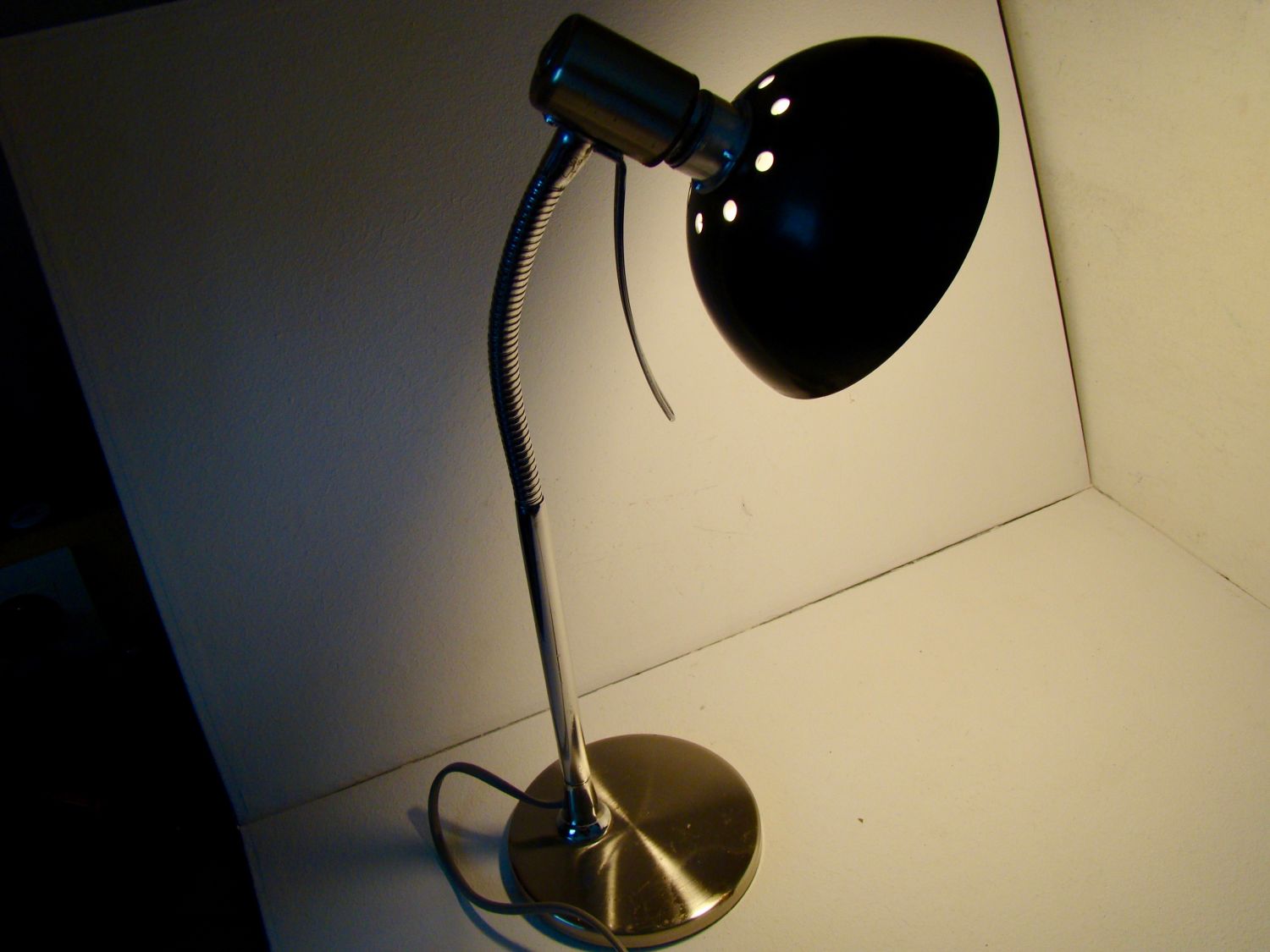 Liten skrivbordslampa till minipris