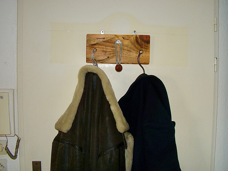 Liten &aring;tervunnen kl&auml;dh&auml;ngare