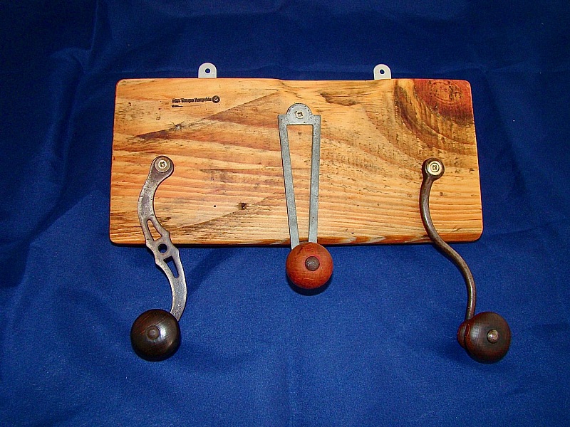 Liten &aring;tervunnen kl&auml;dh&auml;ngare