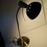 Liten skrivbordslampa till minipris