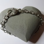 Armband silverpläterad kedja stort hjärta lås 20 cm