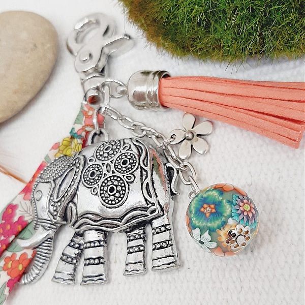 V&auml;ska med stort elefanth&auml;nge i antik silver och matchande band f&ouml;r en unik design.