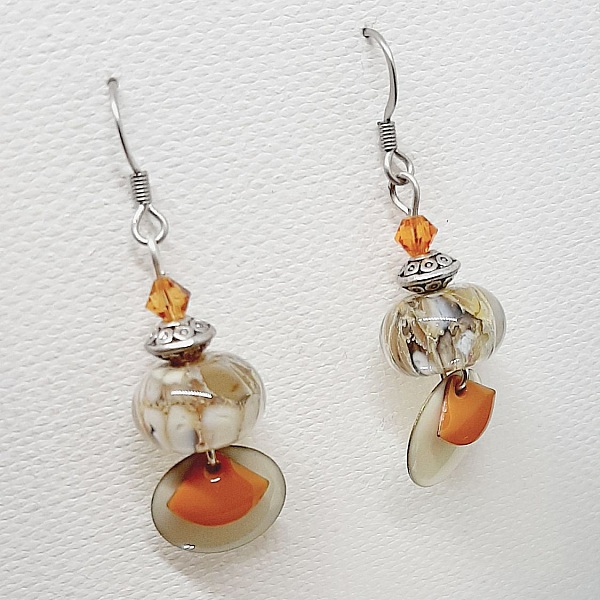 boucles oreilles jaune style &eacute;vezntail et &eacute;cru avec perle de cr&eacute;ateur