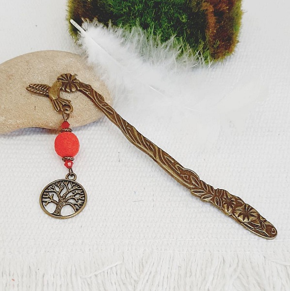 page marker livets tr&auml;d h&auml;ngande bronsf&auml;rg som ska personaliseras med r&ouml;d handgjord p&auml;rla 