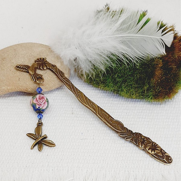 varum&auml;rkessidor h&auml;nge libelluele bronsf&auml;rg med sublim p&auml;rla med rosa ros handmadertisanale 