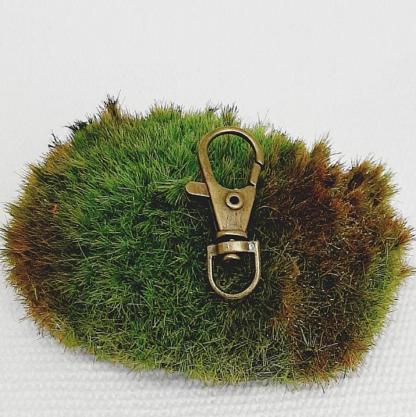 Porte-clé bijou de sac avec aile d'ange bronze et perles.