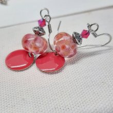 jordgubbsfärgade örhängen vacker ljus och originell färg för dessa designer örhängen