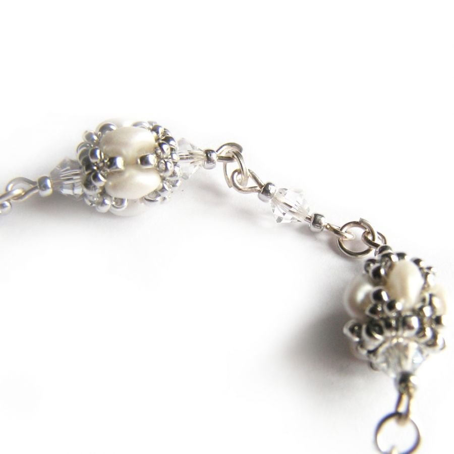 swarovski crystal armband med vit pärla och silver vävda glaspärlor