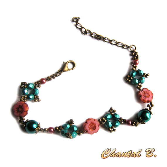 armband med rosa bohemiska blommor och turkosa pärlor brons metall