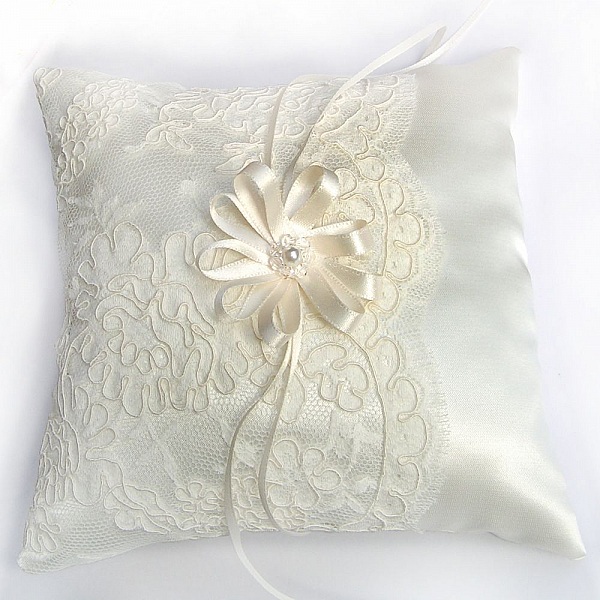 br&ouml;llopsskor clips satin b&aring;ge och spets elfenben brud