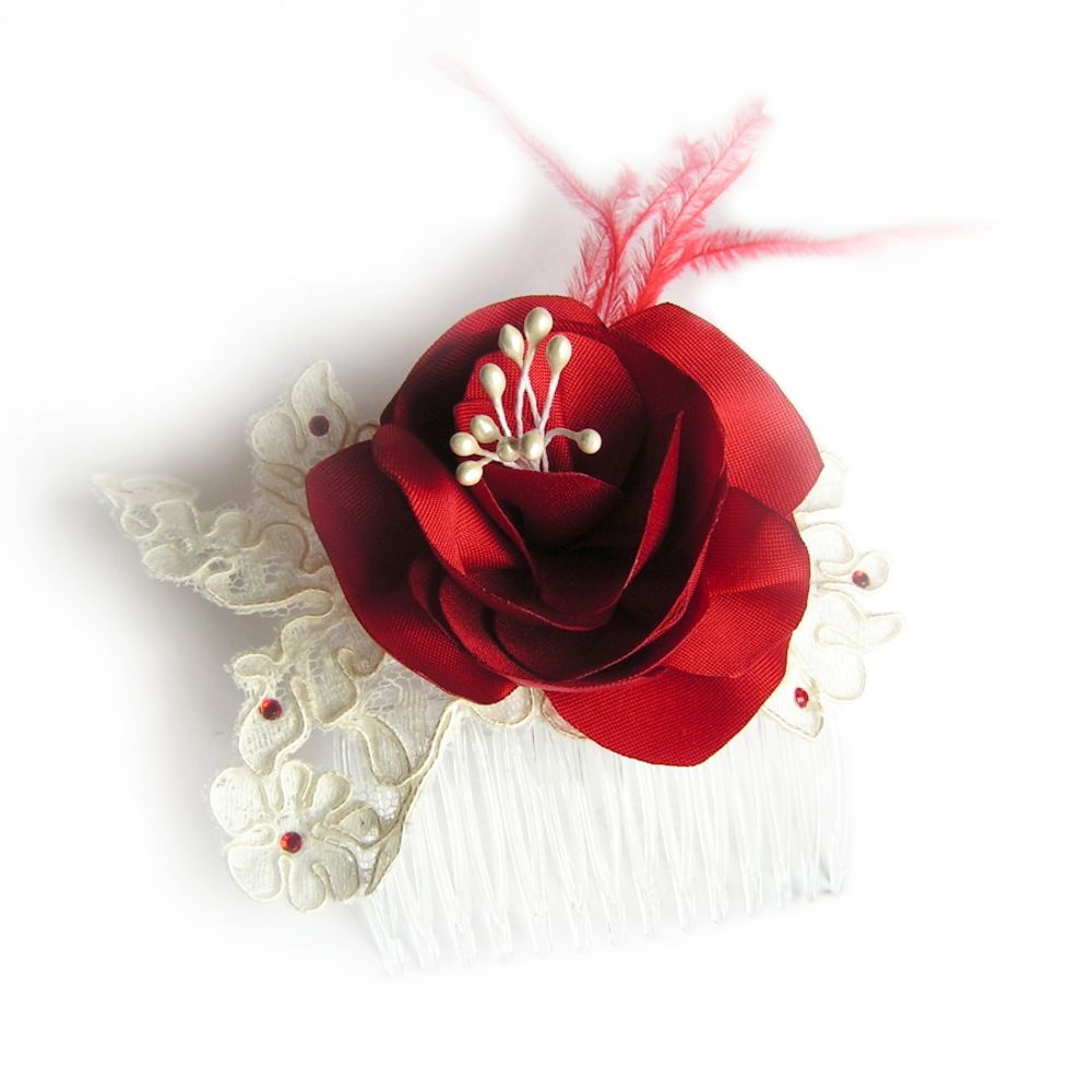 bröllop halsband elfenben spets röd satin blomma och fjädrar 