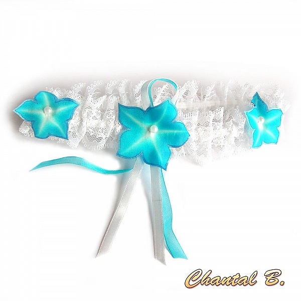 Vit och turkos stola M&aring;lad sidenchiffon