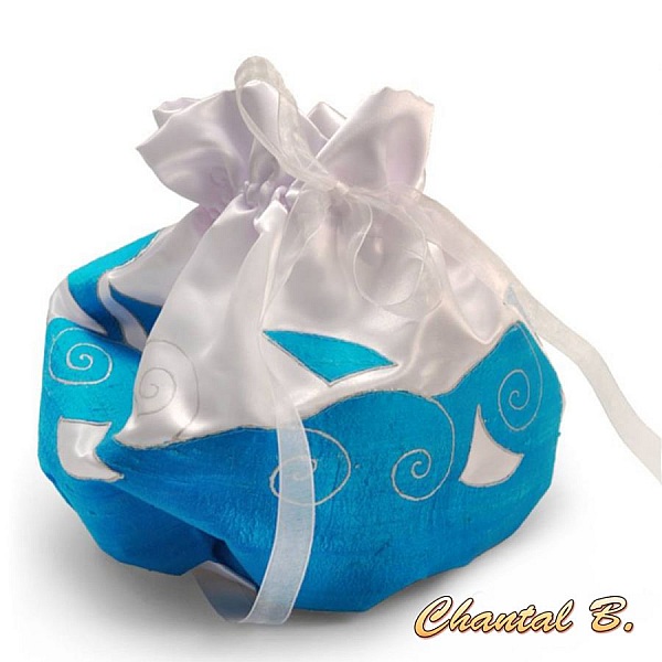 Vit och turkos stola M&aring;lad sidenchiffon