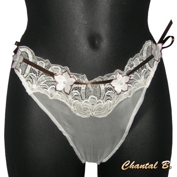 Alla hjärtans dag bröllop nattkläder set Tara elfenben silke negligee och string silke blommor pärlor