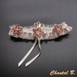 bröllop strumpeband satin och spets elfenben blommor silke choklad romantisk anpassningsbar