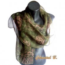 long foulard mousseline de soie kaki peint main fleurs beige roulott&eacute; main