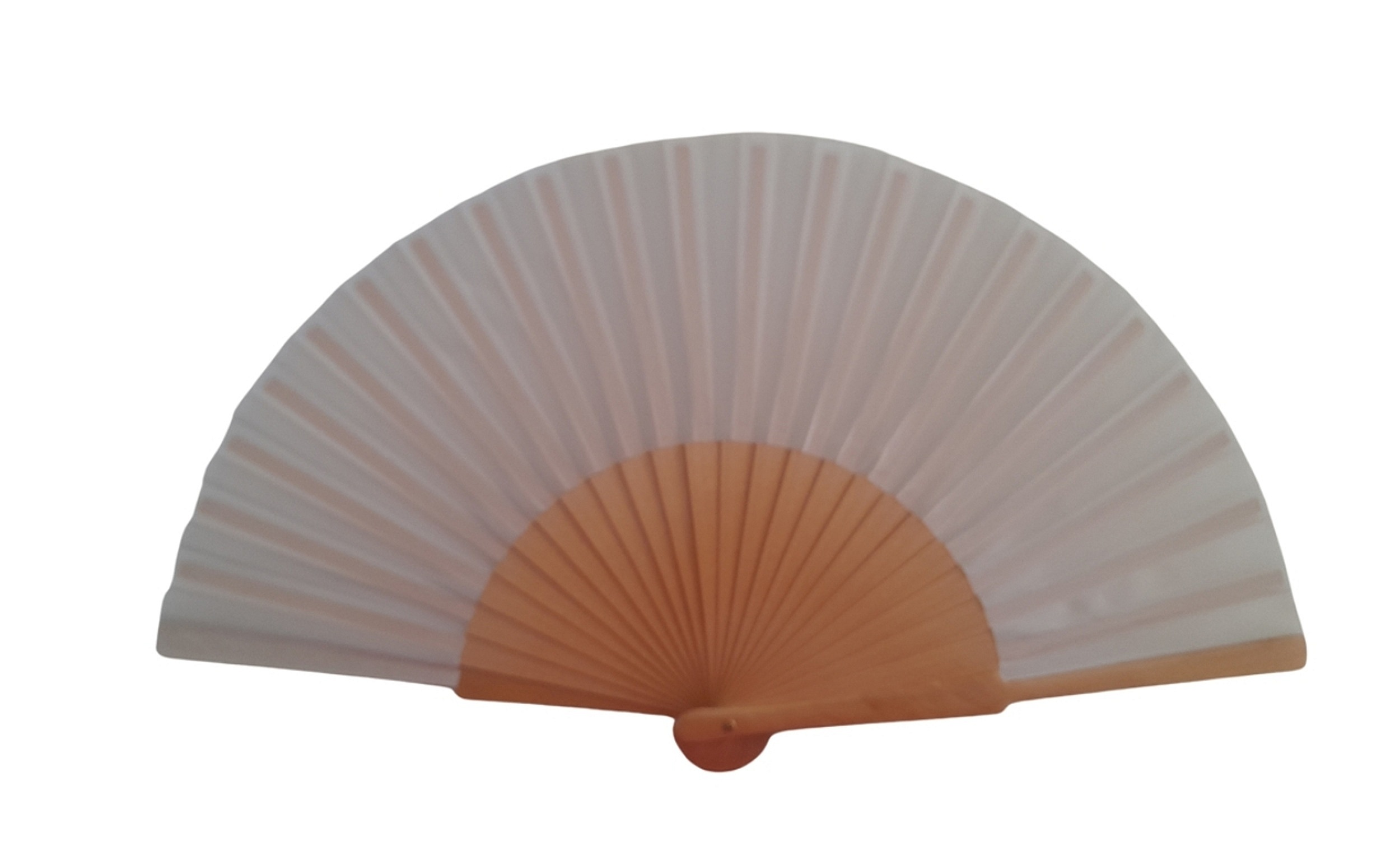 Éventail à peindre en soie blanche et bois sycomore.