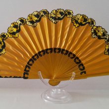 Handritad och målad satinfläkt "Flamenco".