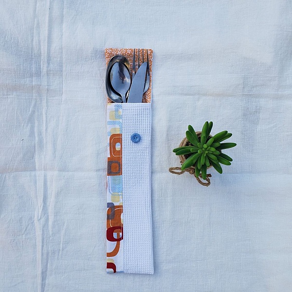 pochette &agrave; couverts en tissu