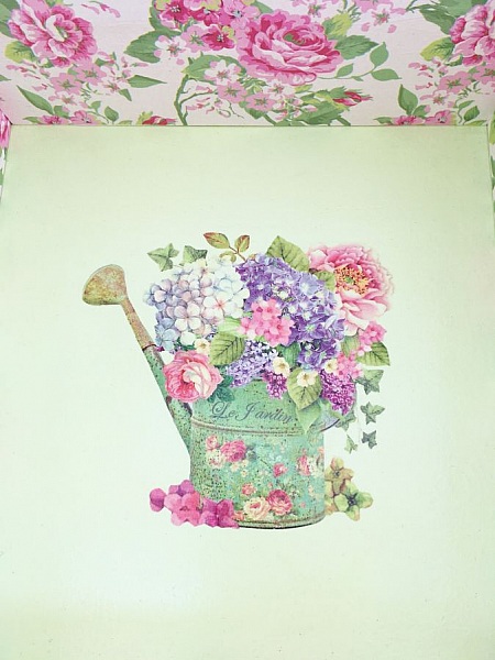 Tr&auml;l&aring;da med glaslock. Modell : rose garden