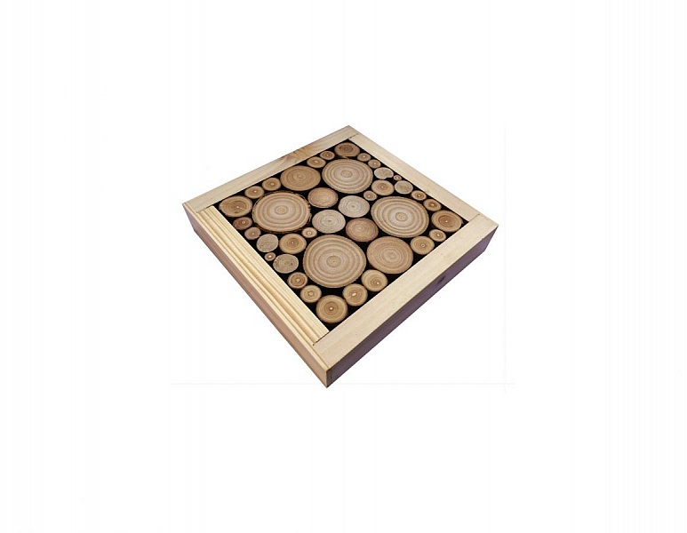 Bordsunderl&auml;gg i laurel / hasseln&ouml;t tr&auml; stockar, v&auml;ndbar i en kopp med jacquard hj&auml;rta dekoration