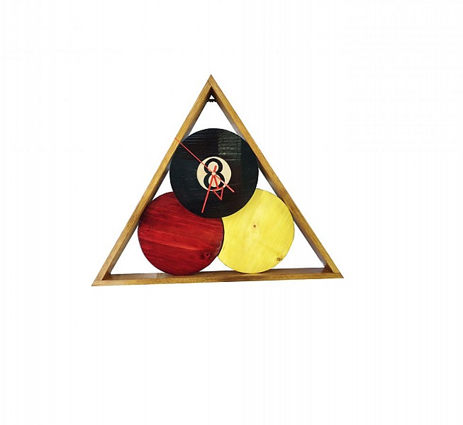 Klockan i massivt tr&auml; kastanj och furu "biljard" modell