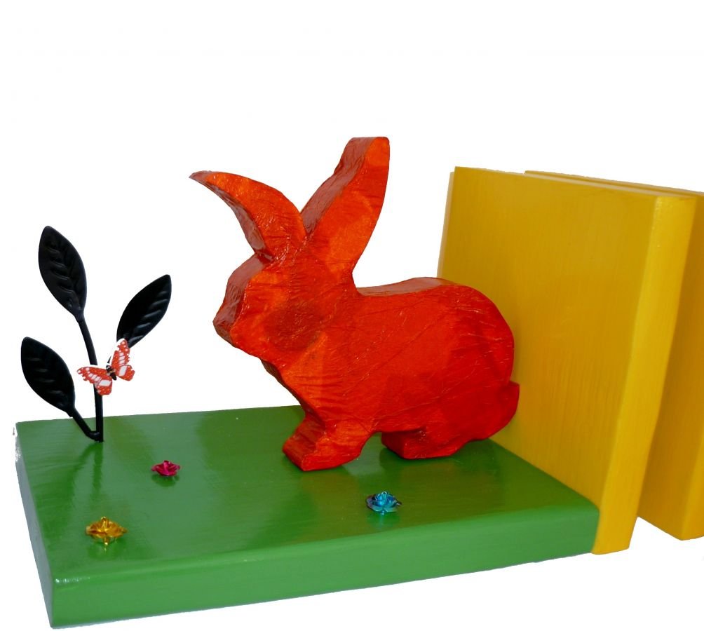 Modern bokstöd i massivt trä "Rabbits" i Landes furu 