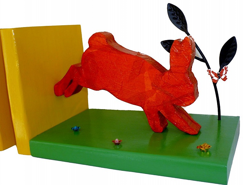 Modern bokst&ouml;d i massivt tr&auml; "Rabbits" i Landes furu 