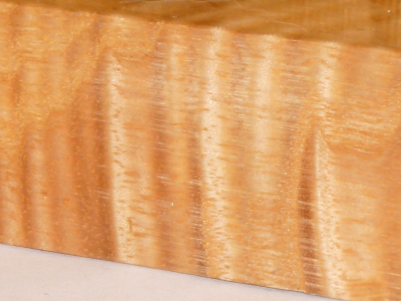 Bokhylla i massivt tr&auml; " Les Chats " i kastanj, ask och ek