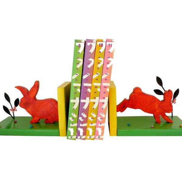 Modern bokstöd i massivt trä "Rabbits" i Landes furu 