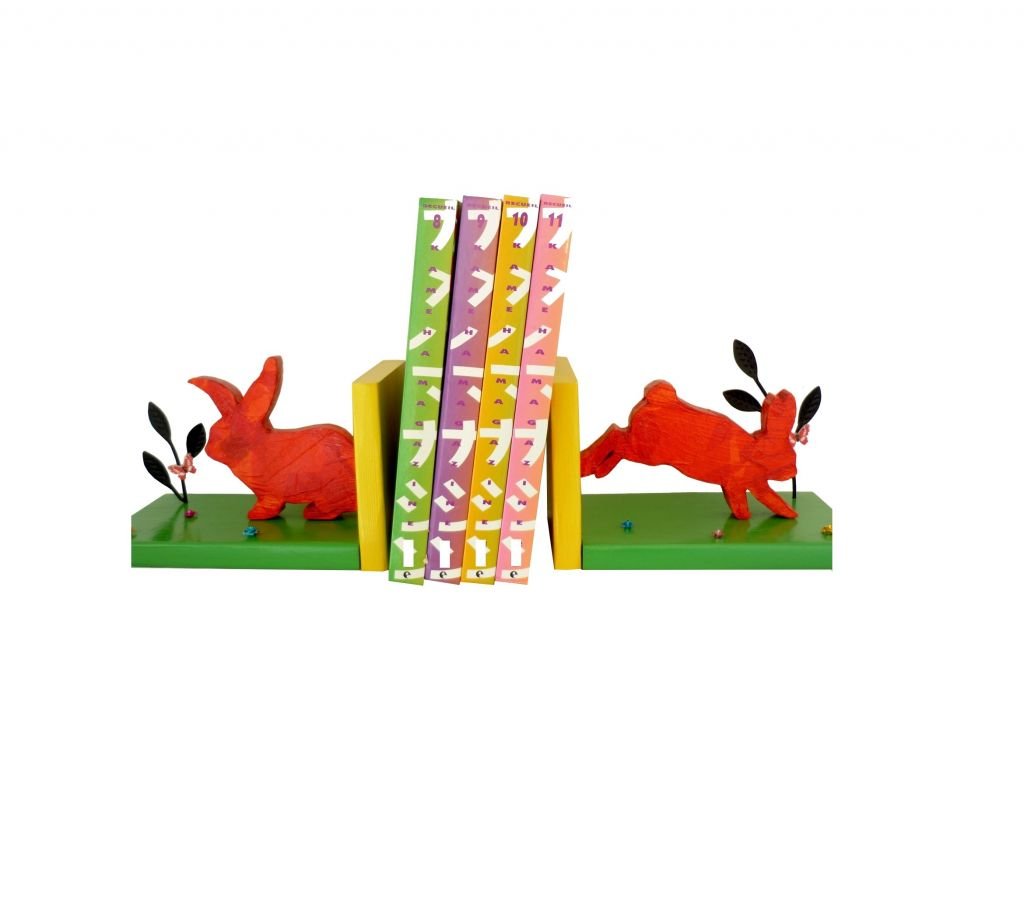 Modern bokstöd i massivt trä "Rabbits" i Landes furu 
