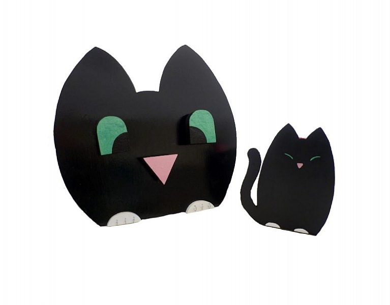 Set f&ouml;r skolstart i tr&auml;modell : busig katt Pennskaft och v&auml;gghylla med 3 krokar + nyckelring