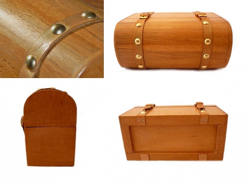 Mycket vacker b&ouml;jd byr&aring; i massivt boktr&auml; 