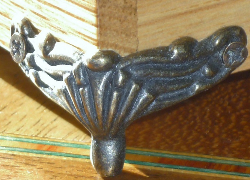 Mycket vacker v&auml;lvd kastanjetr&auml;kista fr&aring;n Pyren&eacute;erna 