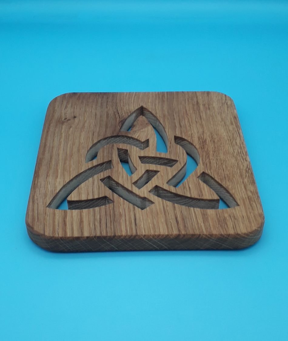 Trivet Celtic triangel i en fyrkant