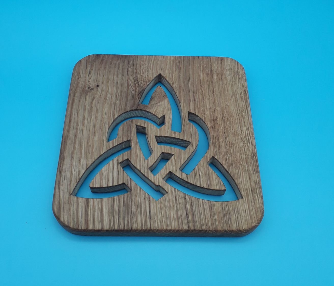 Trivet Celtic triangel i en fyrkant