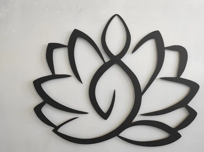 Sittande kvinna i lotus (liten storlek)