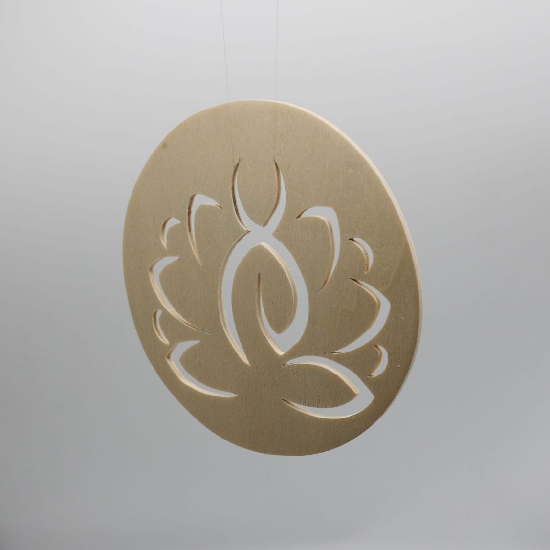 Sittande kvinna i lotus (liten storlek)