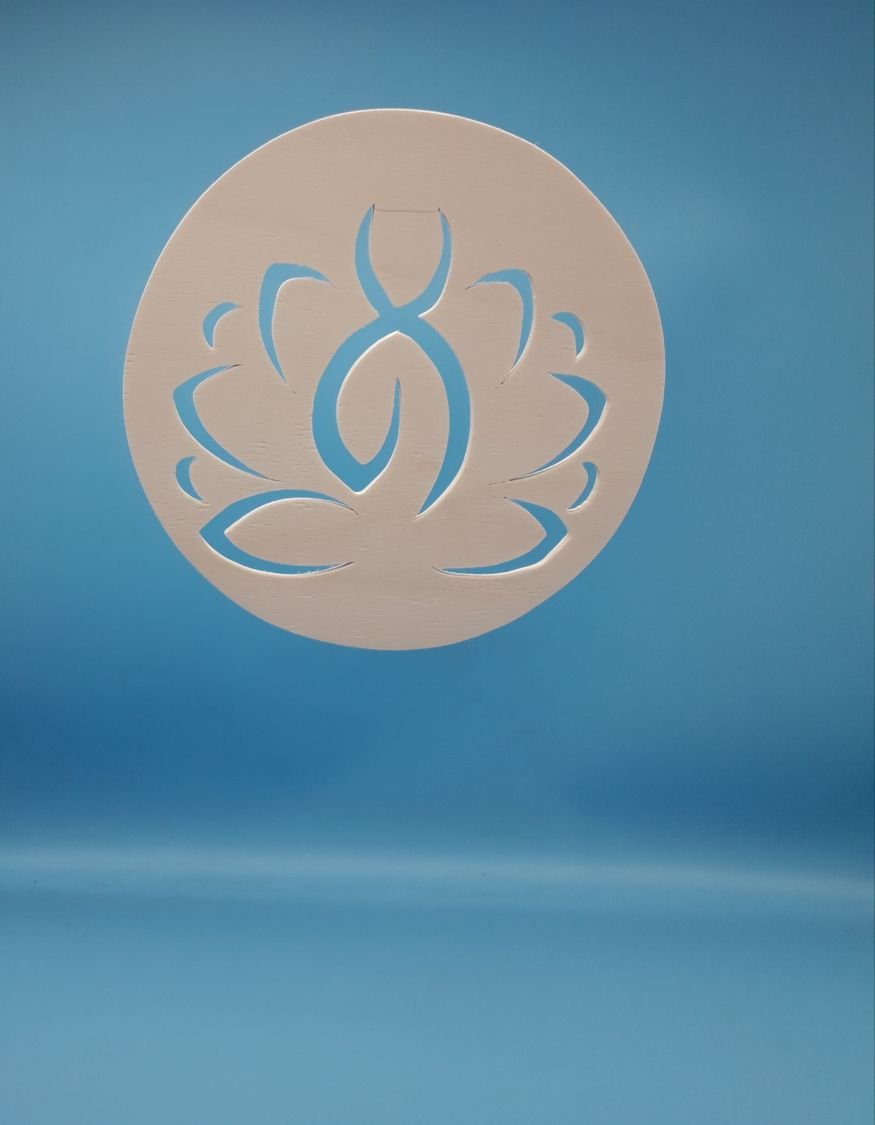 Sittande kvinna i lotus (liten storlek)