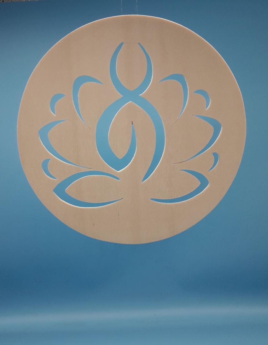 Sittande kvinna i lotus (liten storlek)