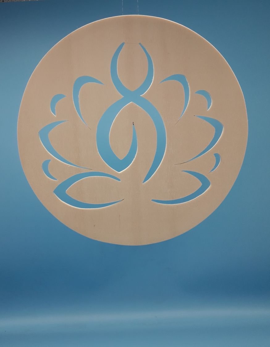 Sittande kvinna i lotus (liten storlek)