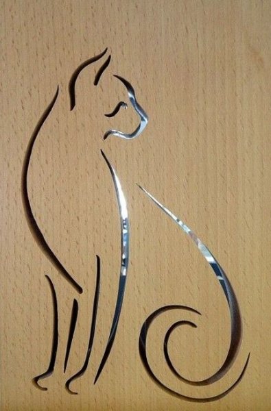 Kattfigur i helfigur